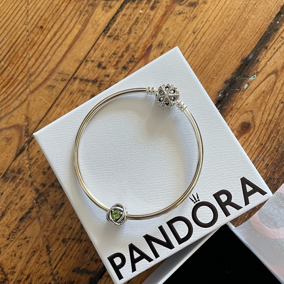 Pandora bracelet and charm - Picture 2 of 6